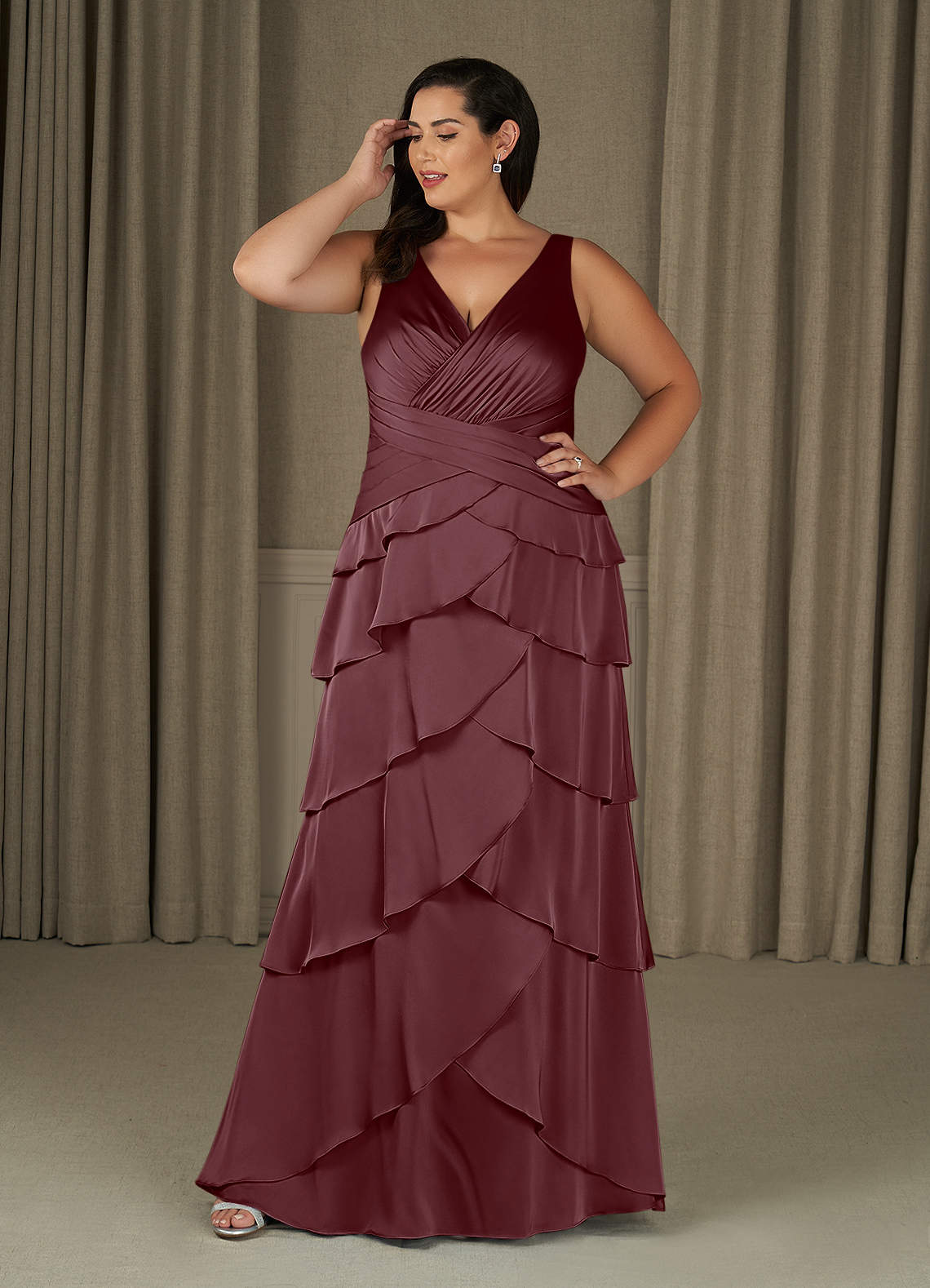 Azazie Viola Mère de la mariée Robes Robe Trapèze en Satin extensible Plissée Sangria image1