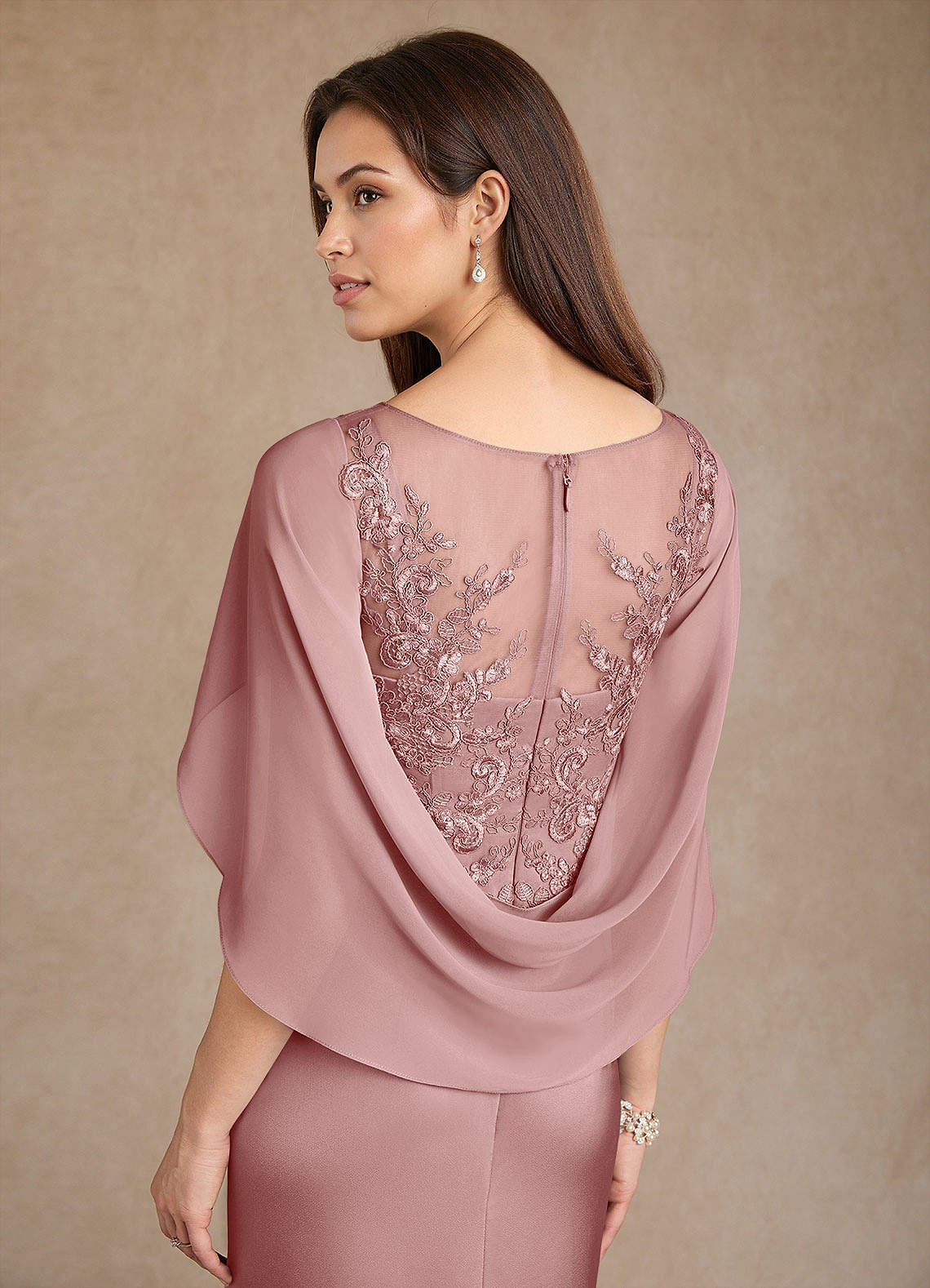 Azazie Hera vestidos de madre de la novia Vestido de Rosa Polvorienta de Satén Elástico de Corte en A con Encaje image5