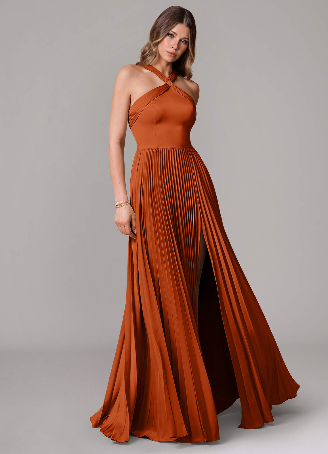 Azazie Afra Vestidos de damas de honor Vestido de Naranja Quemada de Satén Elástico de Corte en A con Plisado image1