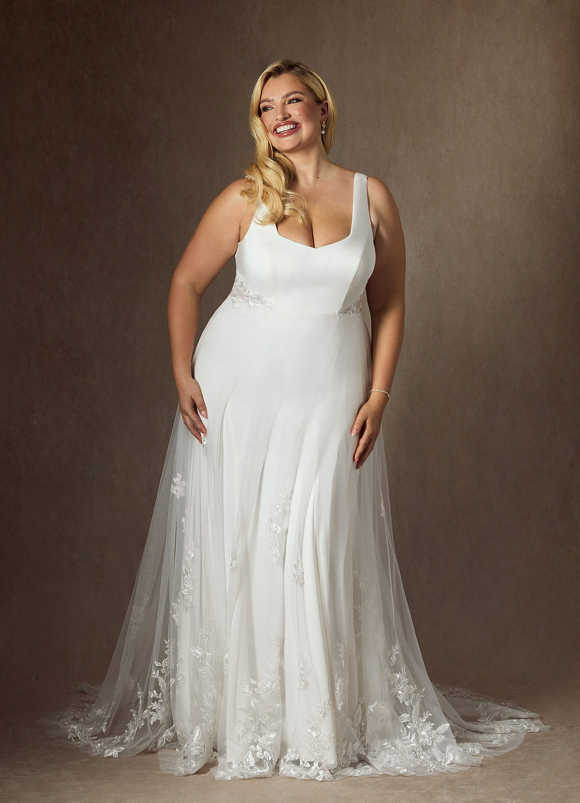 Azazie Ebony Robes de mariée Robe Trapèze en Crêpe Dos Satin Paillettes Blanc De Diamant image9