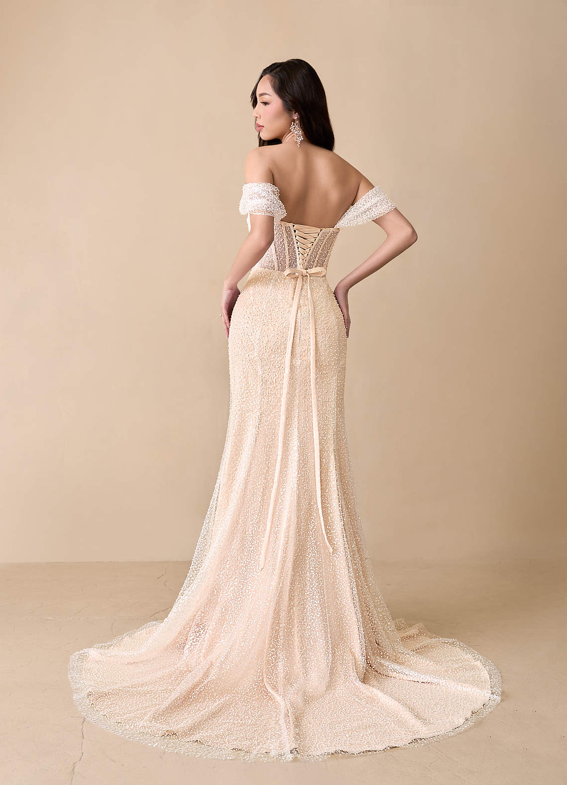 Azazie Eos Vestidos de noiva Vestir Diamante Branco Rosa Inglesa de Miçangas de sereia com Fora do ombro image6