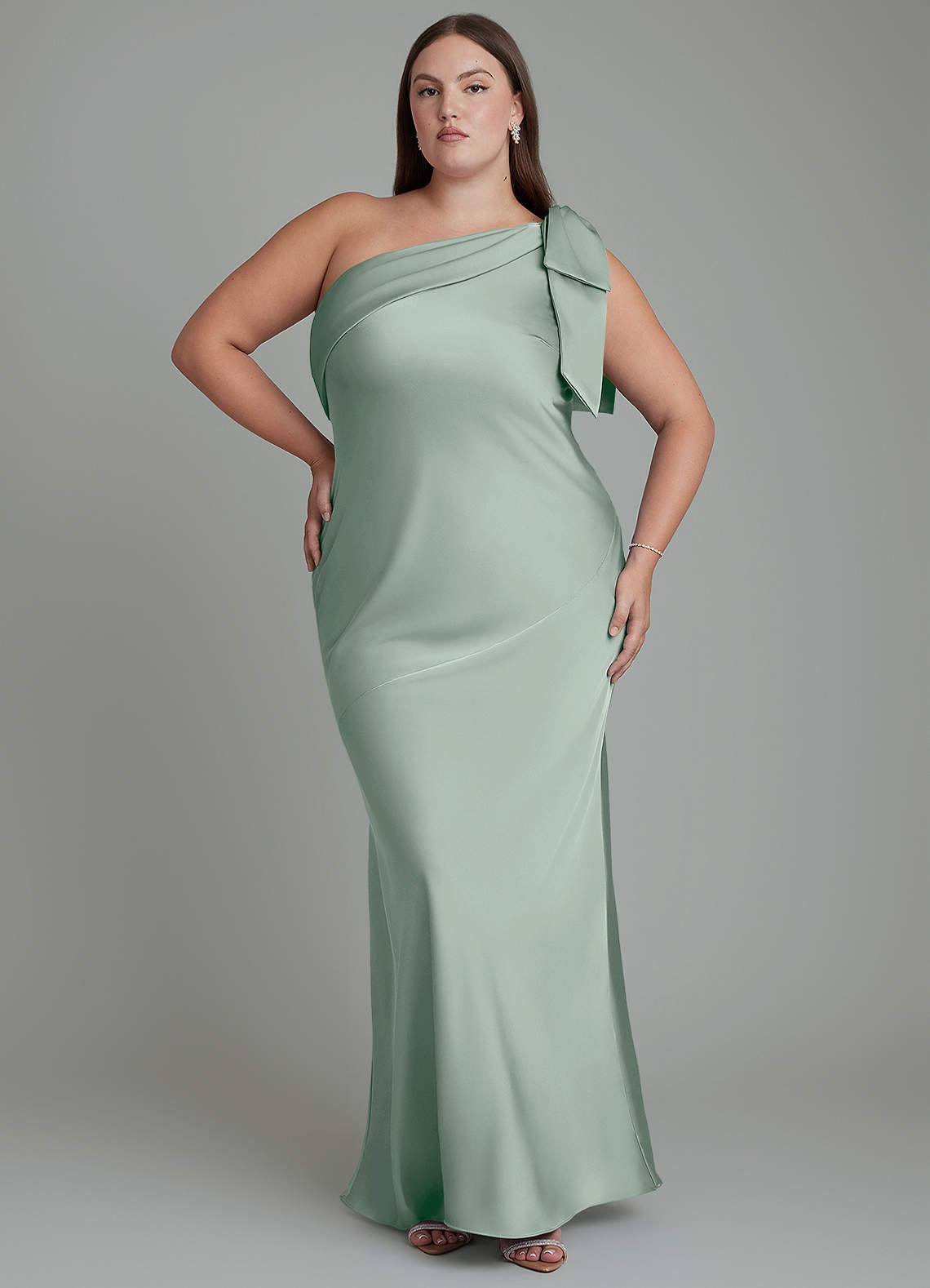 Azazie Yuanna Vestidos de damas de honor Vestido Agave de Satén Elástico de Corte Sirena con Un hombro image1