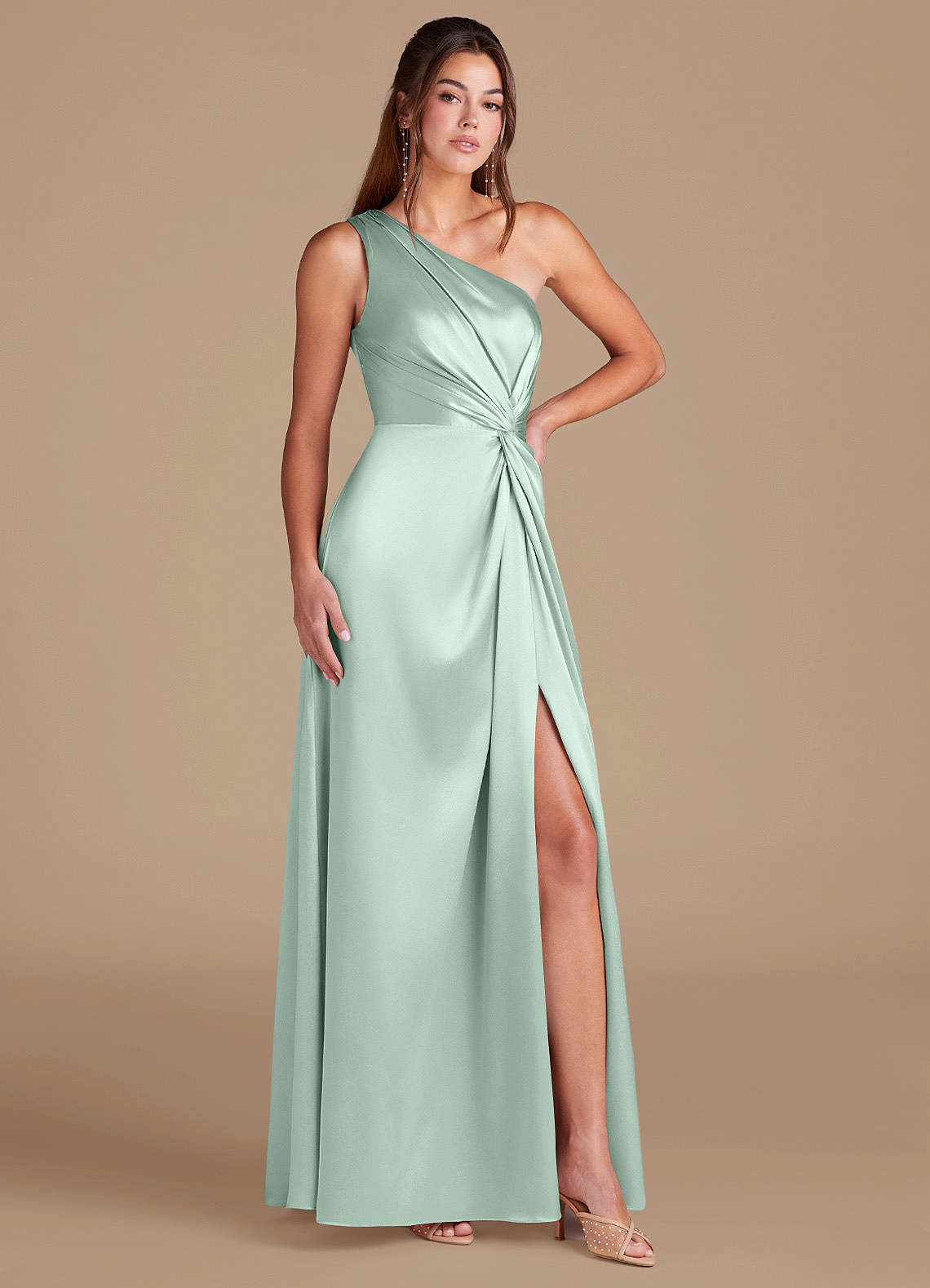 Azazie Brooke Abiti da Damigella Abito A-Line in Raso Metallizzato Monospalla Agave image2