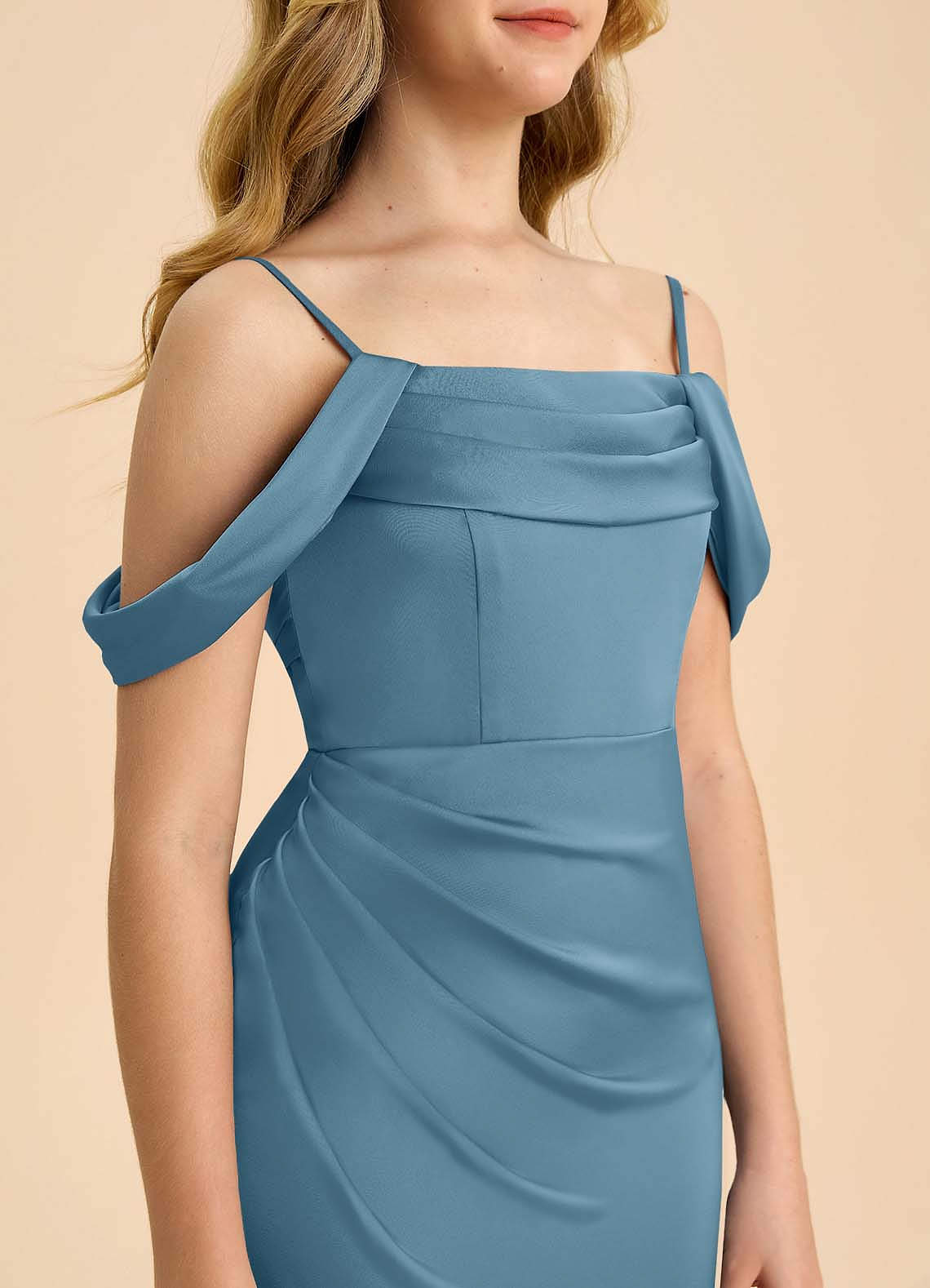 Azazie Saige Junior Robe Fourreau en Satin extensible Épaule décolletée Bermude image5