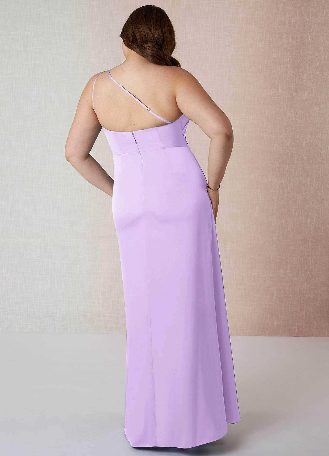 Azazie Mika Vente Finale Robe Fourreau en Satin extensible Une épaule Agave image8