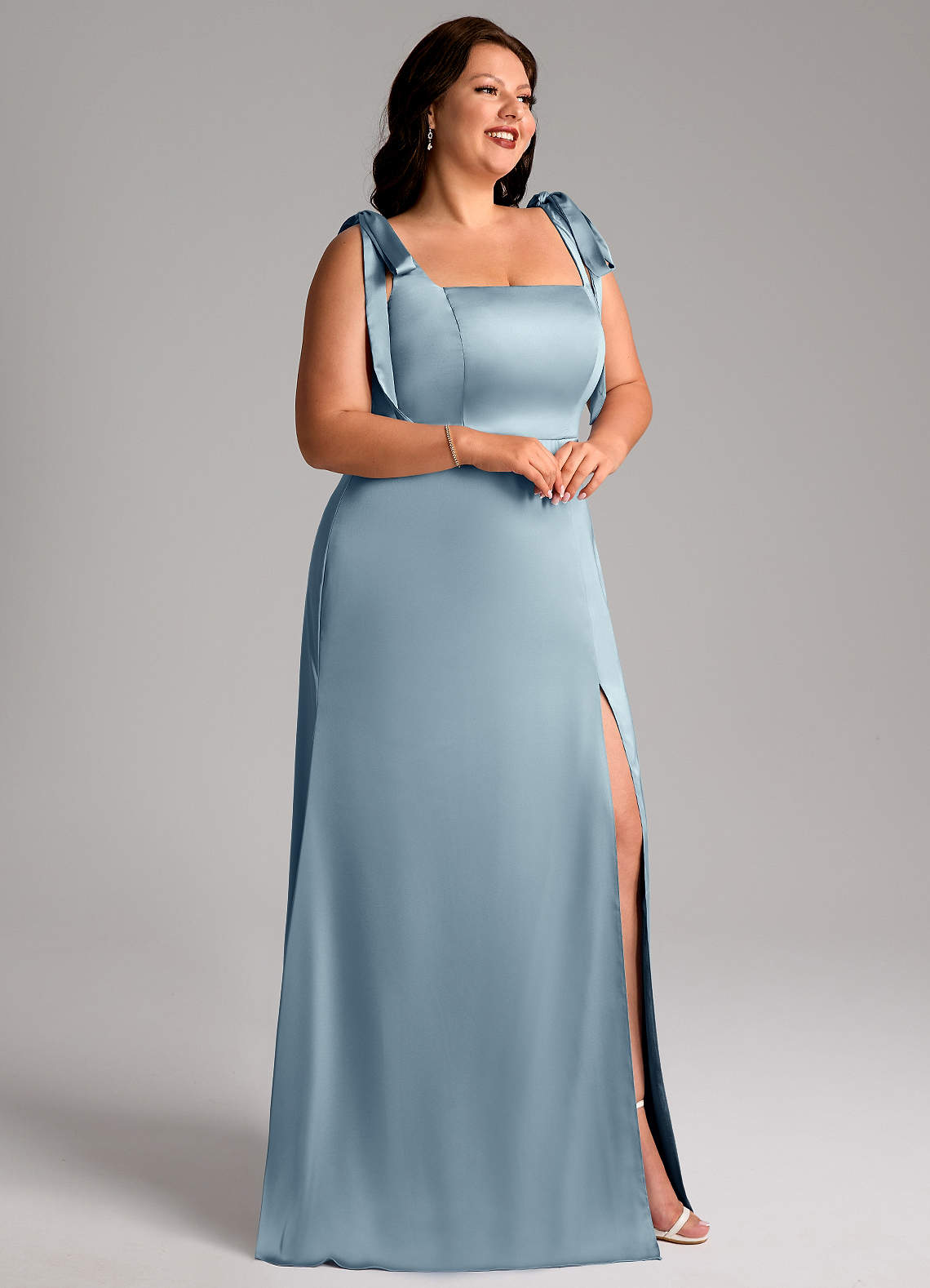 Azazie Frostine Vestidos de damas de honor Vestido de Azul Polvoriento de Satén Elástico de Corte en A con Lazo image2