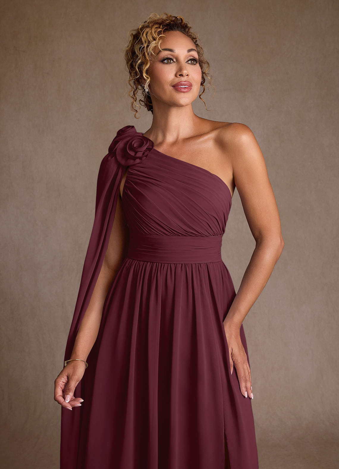 Azazie Lancaster Vestidos para mãe da noiva Vestido Cabernet de Chiffon de Linha A com Um ombro image5