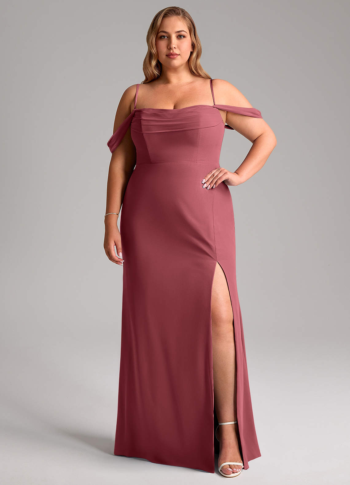 Azazie Saige Vestidos de damas de honor Vestido de Merlot de Gasa de Corte en A Convertible con Vestidos sin tirantes image12