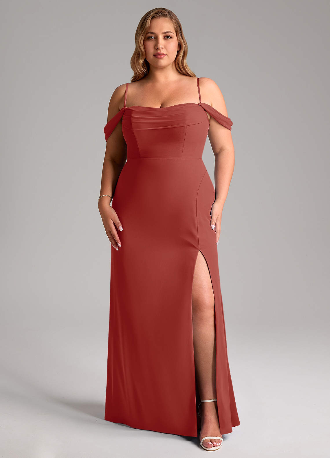 Azazie Saige Vestidos de madrinha de casamento Vestido Terracota de Chiffon de Linha A com Fora do ombro image13