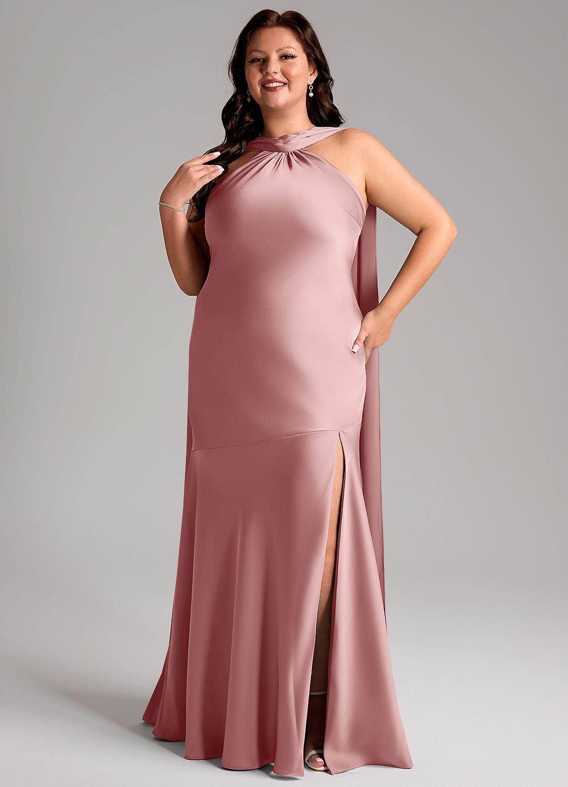 Azazie Kinsley Vestidos de damas de honor Vestido de Rosa Polvorienta de Satén Elástico de Corte Sirena con Corte Lateral image9