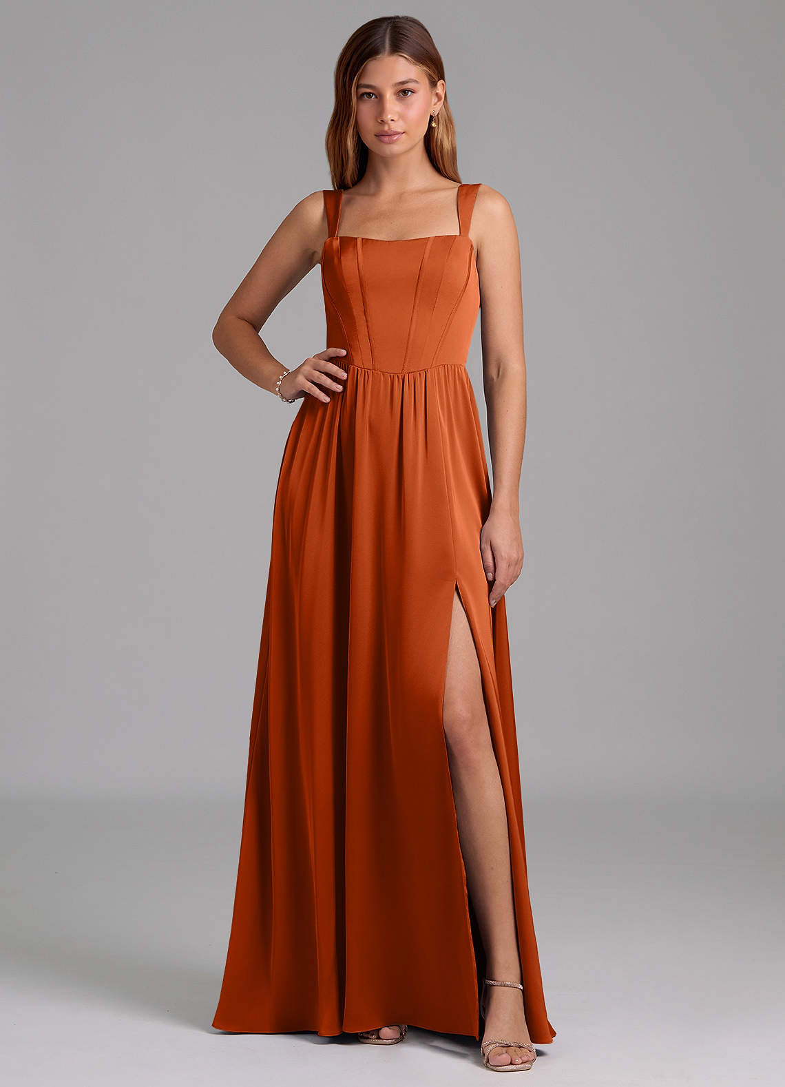 Azazie Rosaline Vestidos de damas de honor Vestido de Naranja Quemada de Satén Elástico de Corte en A con Corte Lateral image1