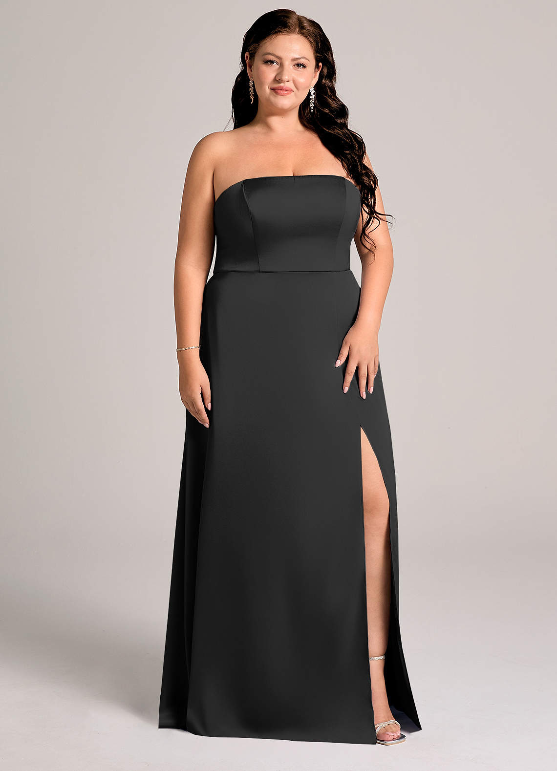 Azazie Wren Essayer des robes à la maison Robe Trapèze Convertible en Satin extensible Sans bretelles Noir image8