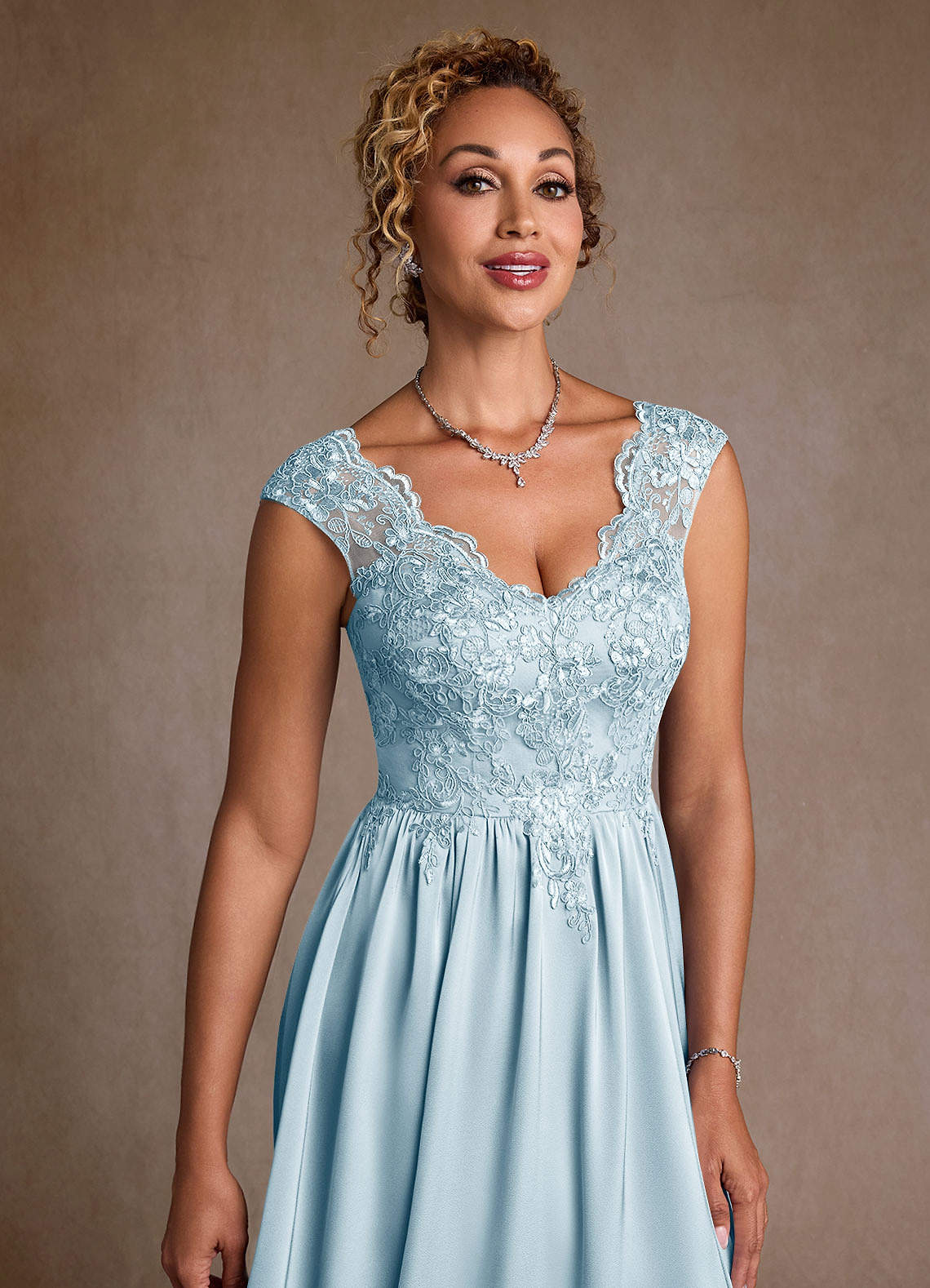 Azazie Amethyst Mère de la mariée Robes Robe Trapèze en Dentelle Bleu Ciel image5
