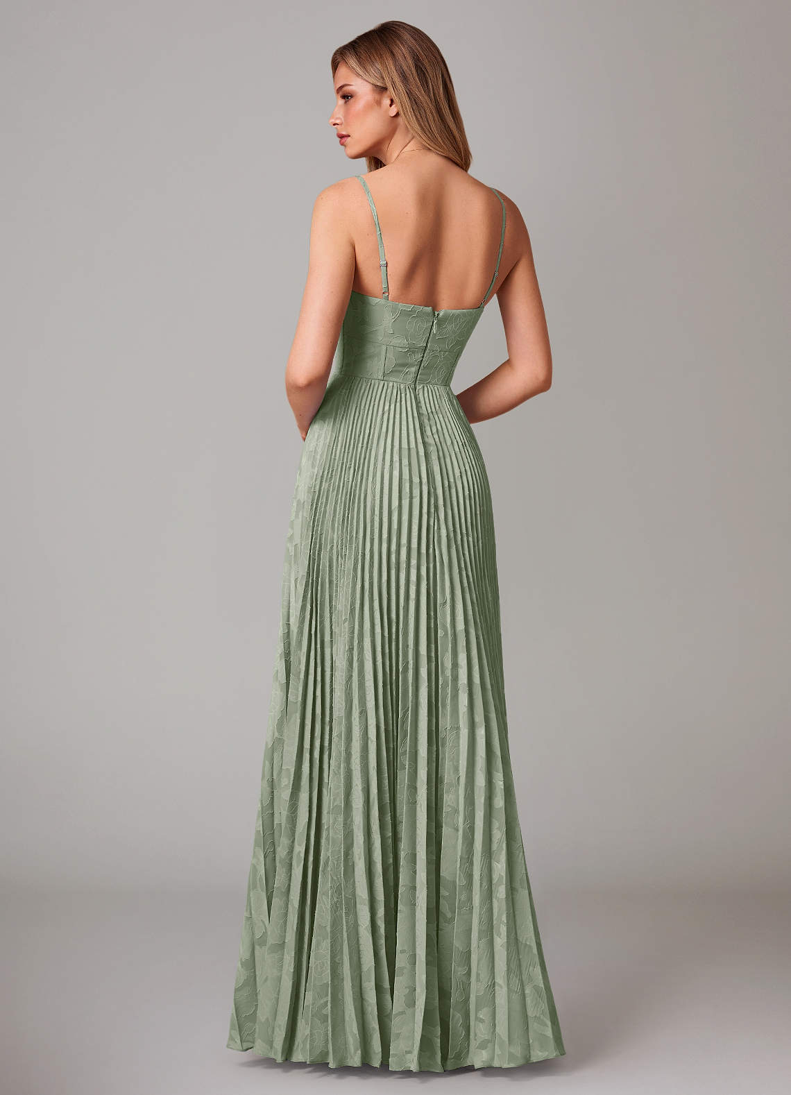 Azazie Akiko Brautjungfernkleider A-Linie Herzausschnitt Blumen-Burnout Kleid Agave image1