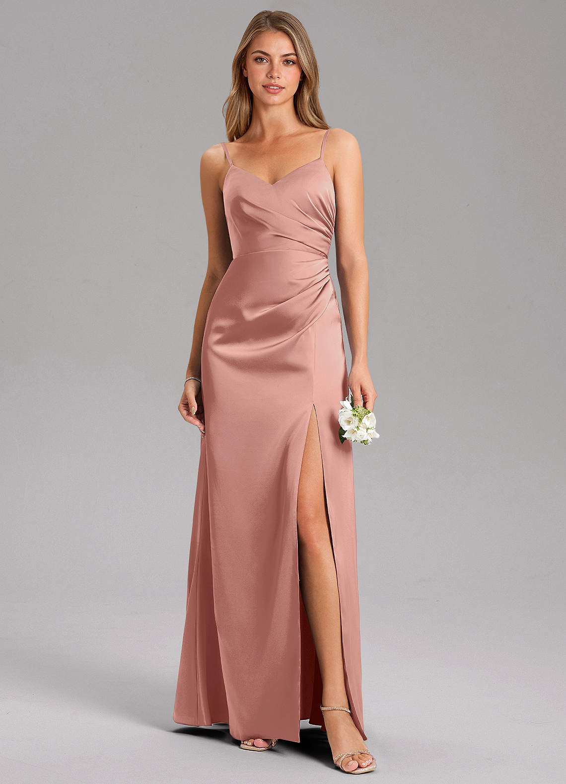 Azazie Azuree Robes de demoiselle d'honneur Robe Trapèze en Satin extensible Plissée Rosette image1
