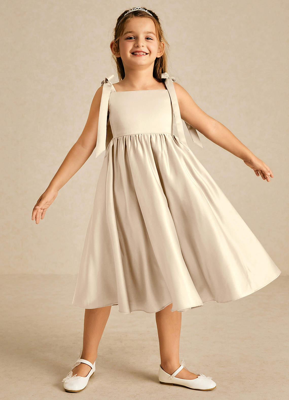 Azazie Chelsie vestidos de niña de las flores Vestido de Champán de Satin Mate de Corte En A con Lazo image1