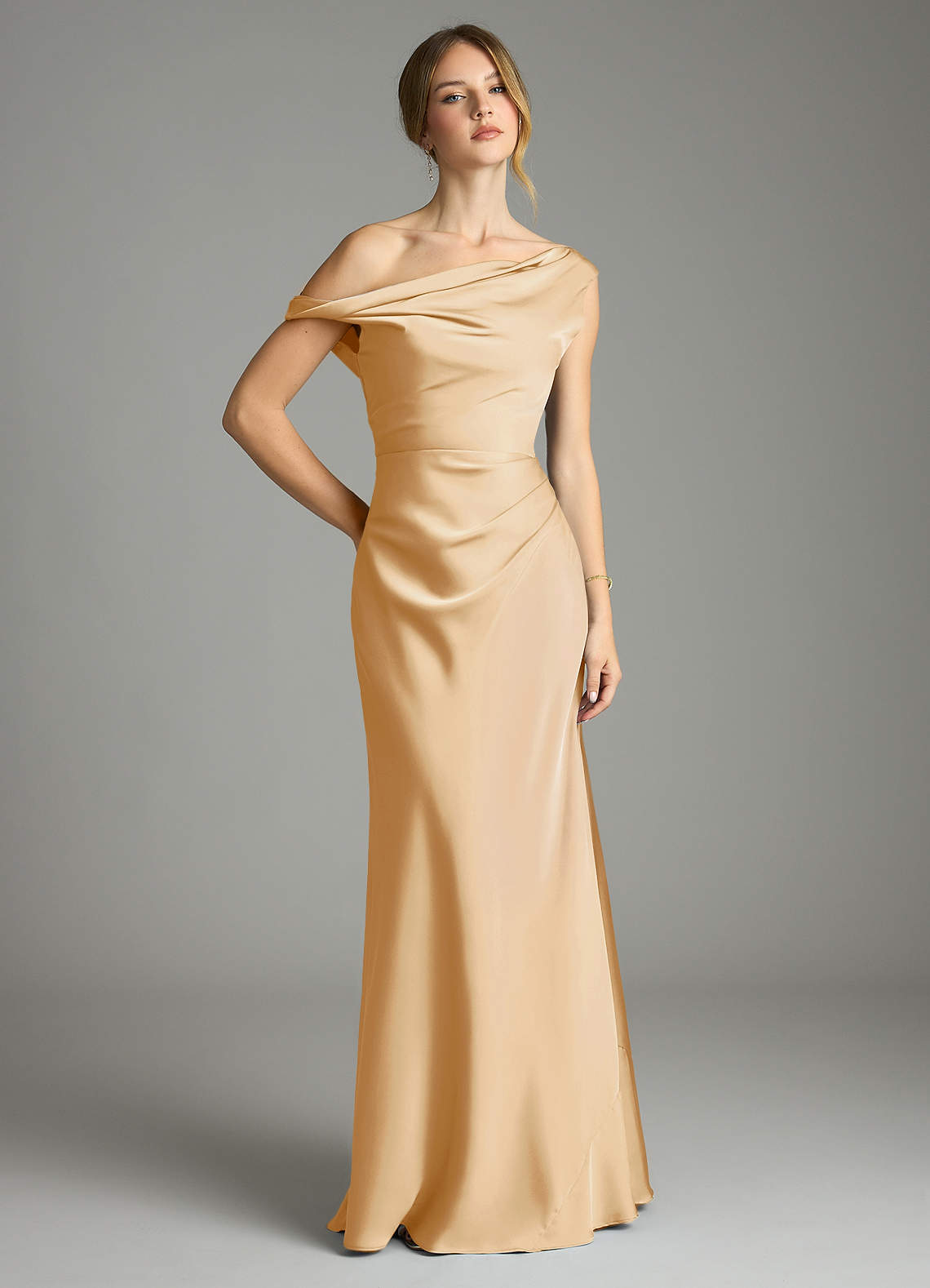 Azazie Emerson Brudtärnklänningar Klä av Sjöjungfru i Stretch Satin Av axeln Guld image1