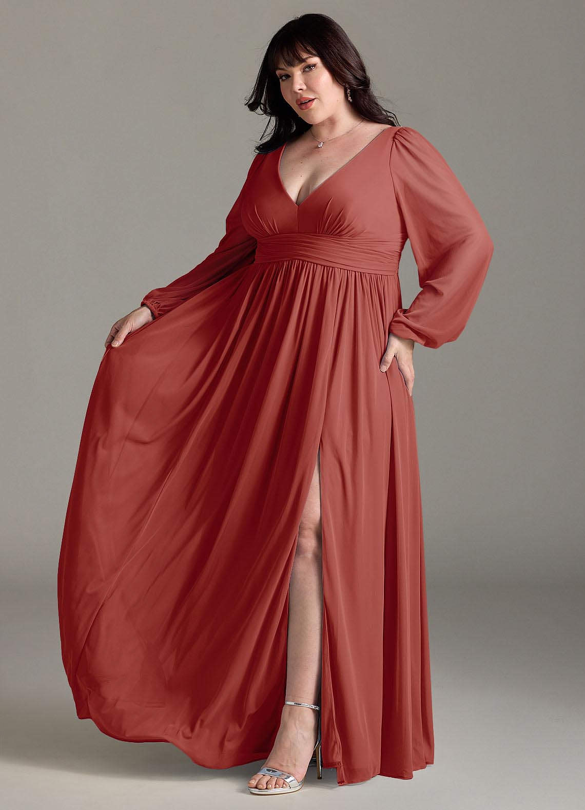 Azazie Norah Robes de demoiselle d'honneur Robe Trapèze en Mousseline de soie Col en V, manches longues Terracotta image9