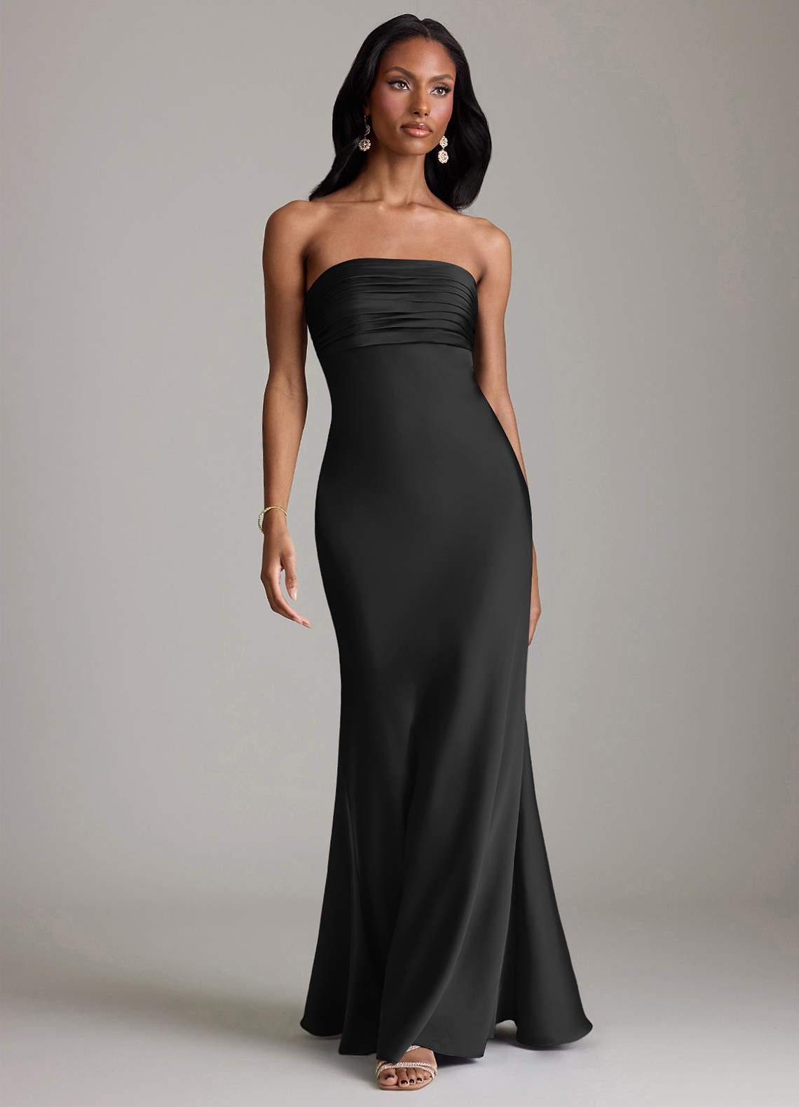 Azazie Saylor Vestidos de damas de honor Vestido de Negro de Satén Elástico de Corte Sirena con Sin tirantes image1