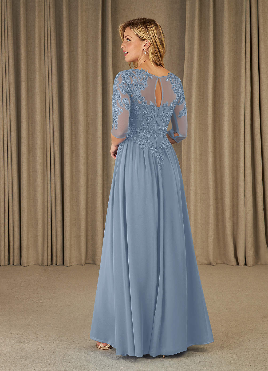Azazie Mirielle vestidos de madre de la novia Vestido de Azul Polvoriento de Gasa de Corte En A con Encaje Scoop image3