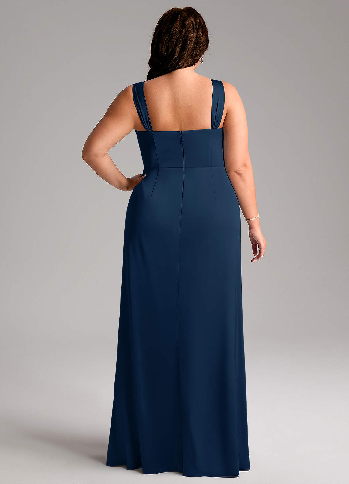 Azazie Denice Robes de demoiselle d'honneur Robe Fourreau en Satin extensible Plissée Bleu Marine Foncé image10