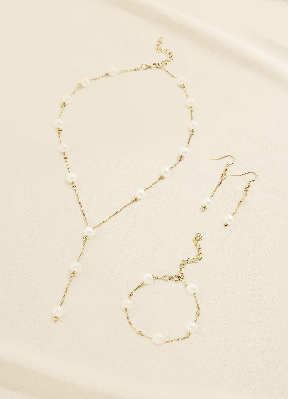 front Pearl And Gold Chain Jewelry Set