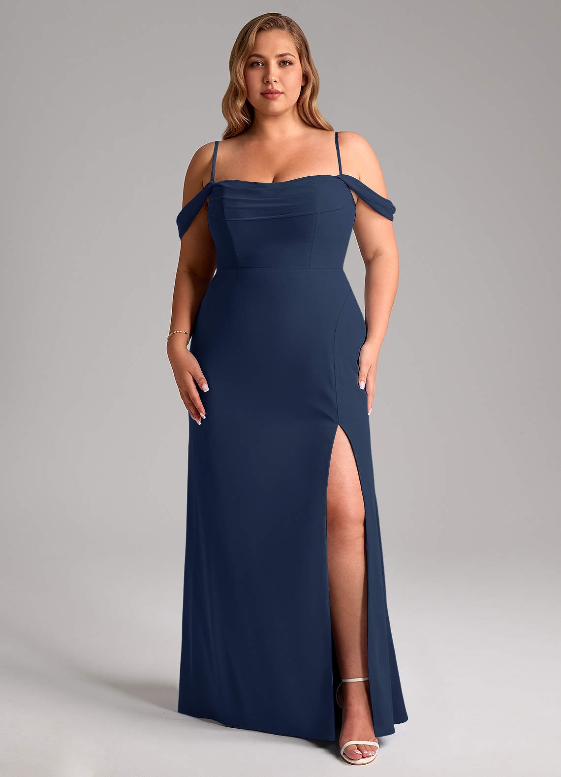 Azazie Saige Vestidos de madrinha de casamento Vestir Azul Marinho de Chiffon de Linha A com Fora do ombro image13
