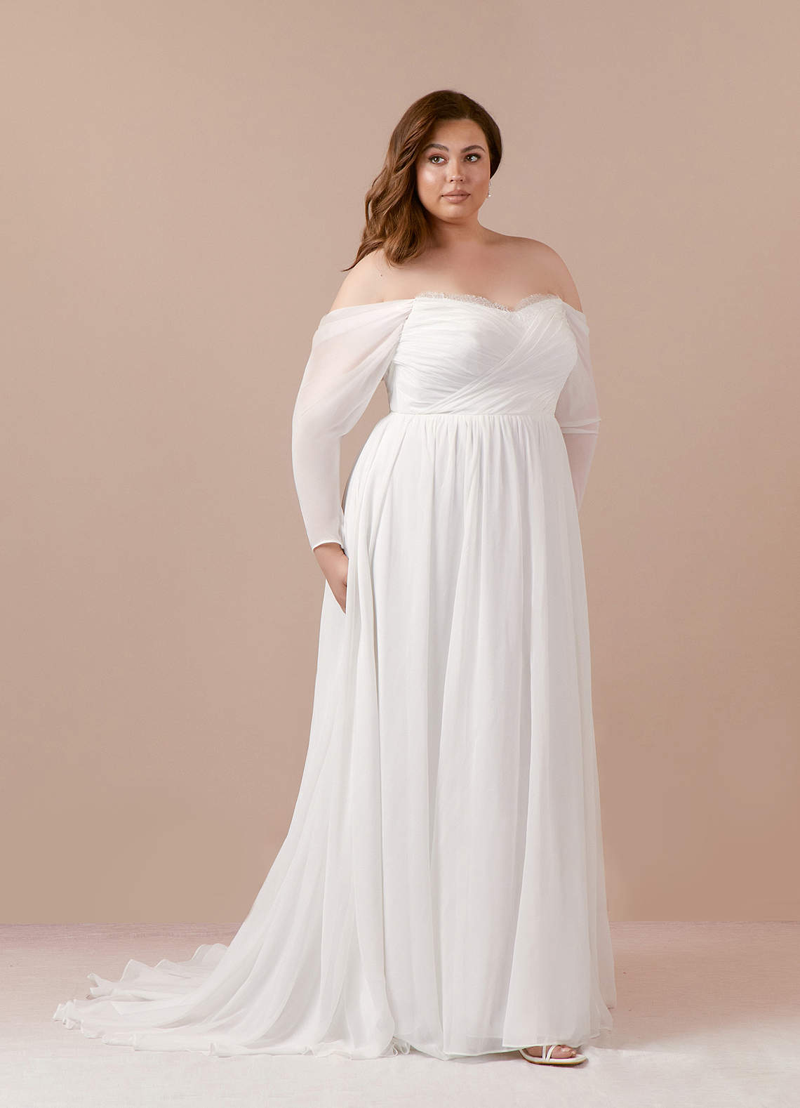 Azazie Lilith Robes de mariée Robe Trapèze en Mousseline de soie Dentelle en cœur Blanc De Diamant image8