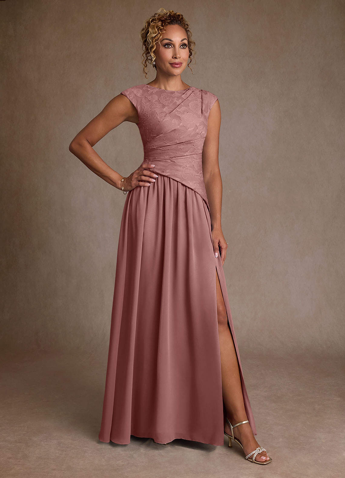 Azazie Kalleen Mère de la mariée Robes Robe Trapèze en Mousseline de soie Plissée Rose Poussiéreuse image1