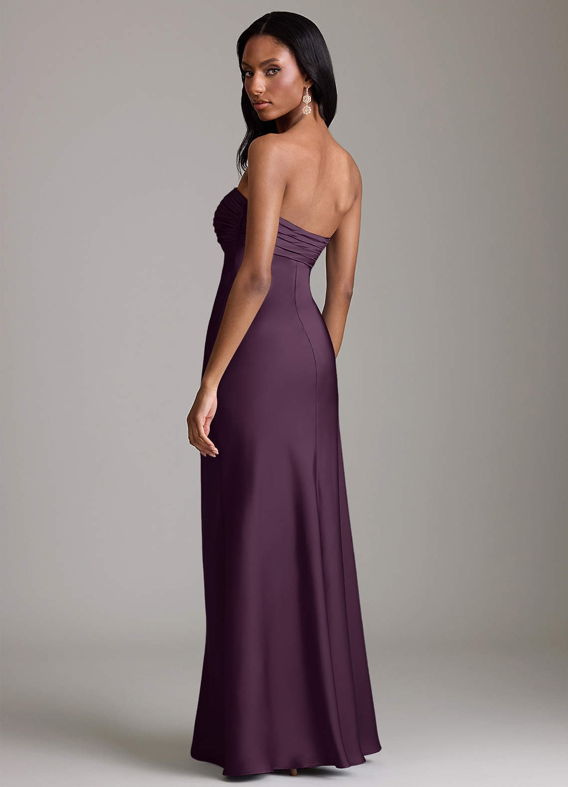 Azazie Saylor Vestidos de damas de honor Vestido de Ciruela de Satén Elástico de Corte Sirena con Sin tirantes image4