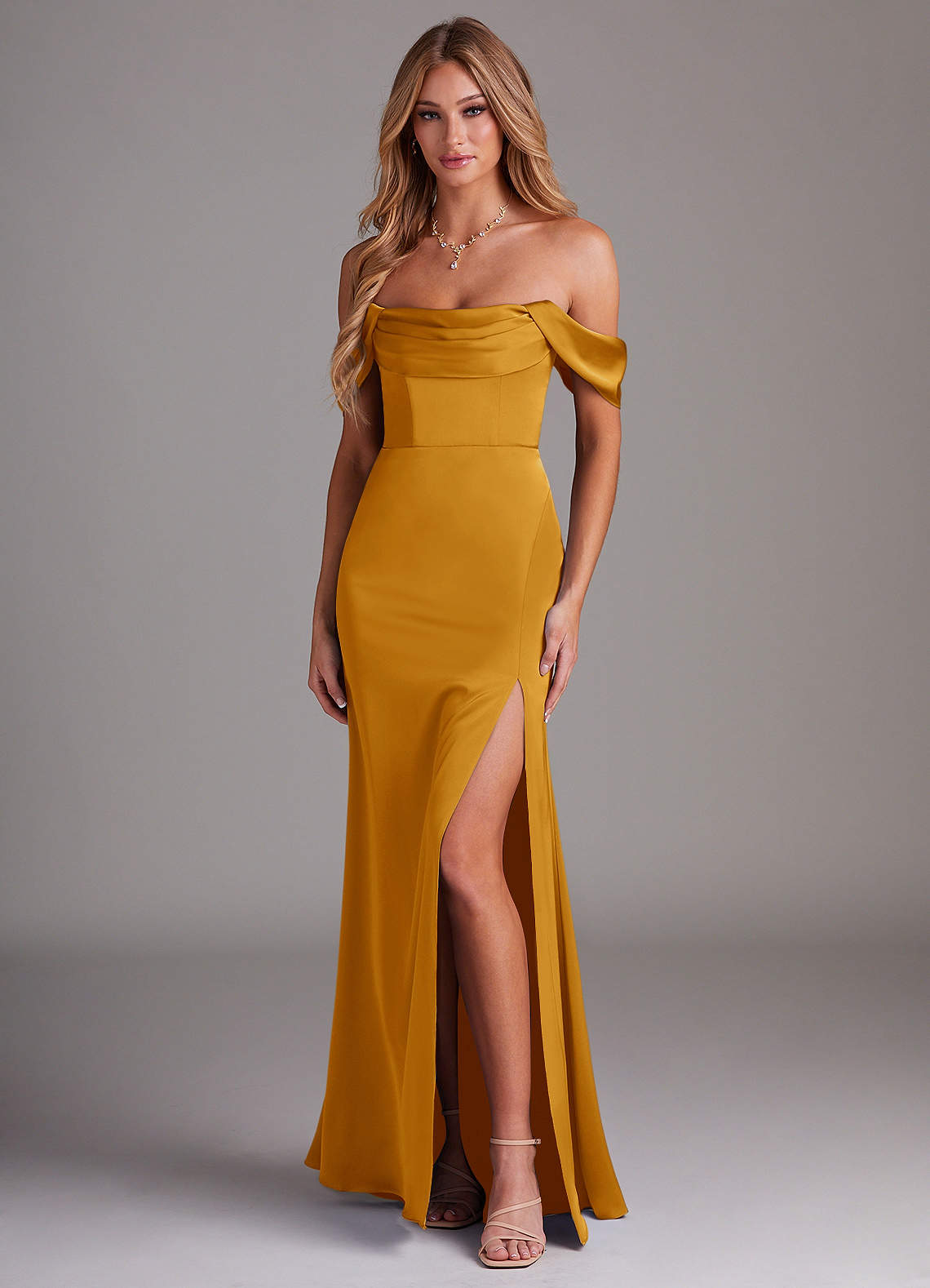 Azazie Saige Brautjungfernkleider Etui Schulterfrei Stretch-Satin Kleid Butterscotch image1