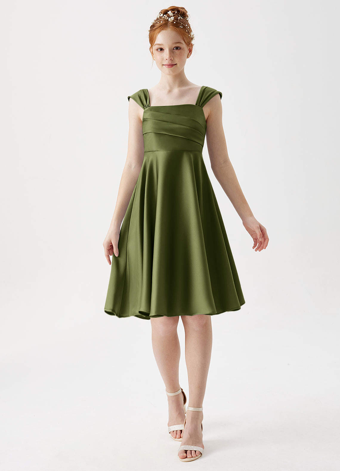 Azazie Amira Junior Vestido de Oliva de Satén Elástico de Corte en A con Plisado image1