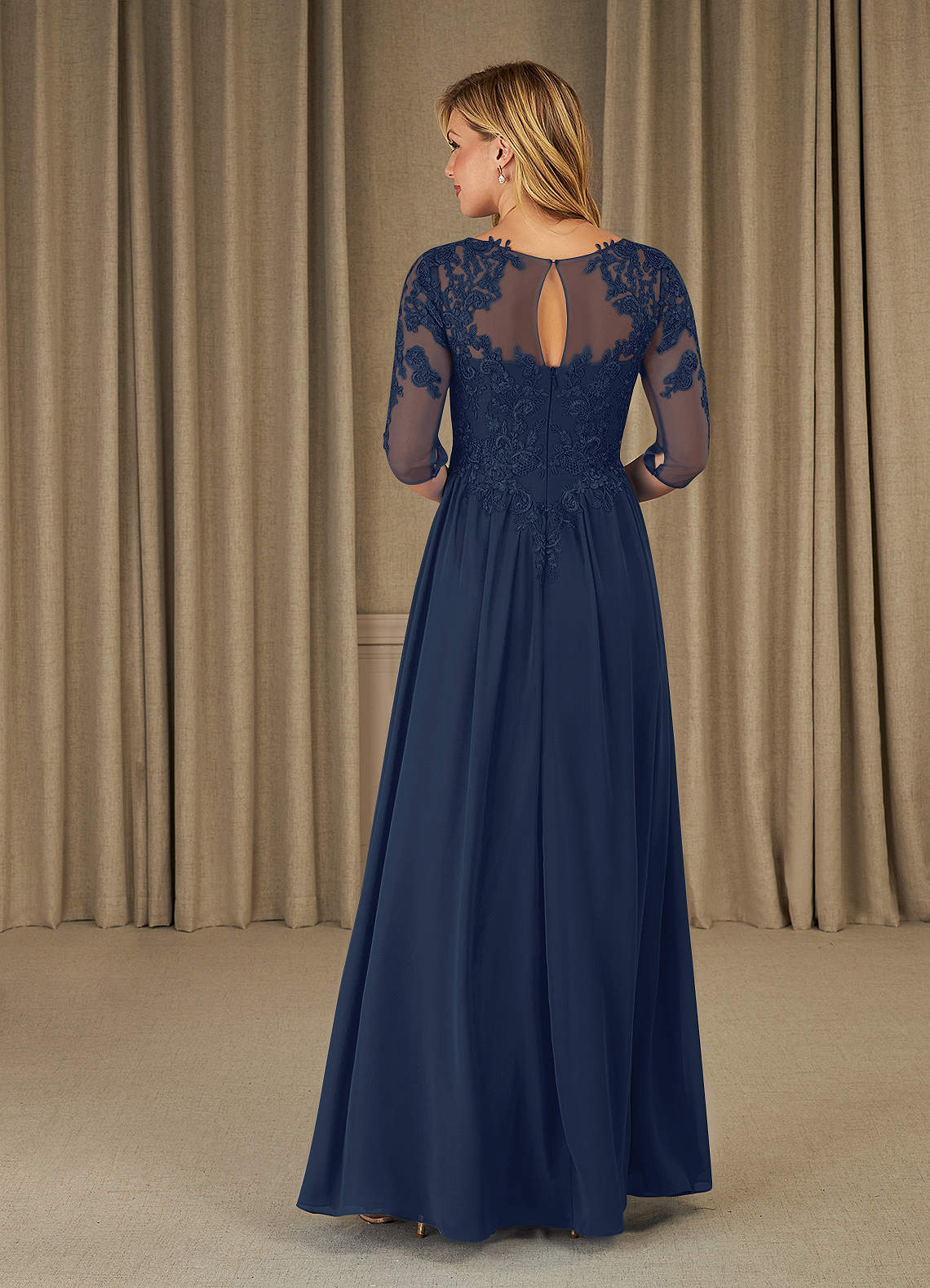 Azazie Mirielle vestidos de madre de la novia Vestido de Azul Marino Oscuro de Gasa de Corte En A con Encaje Scoop image1