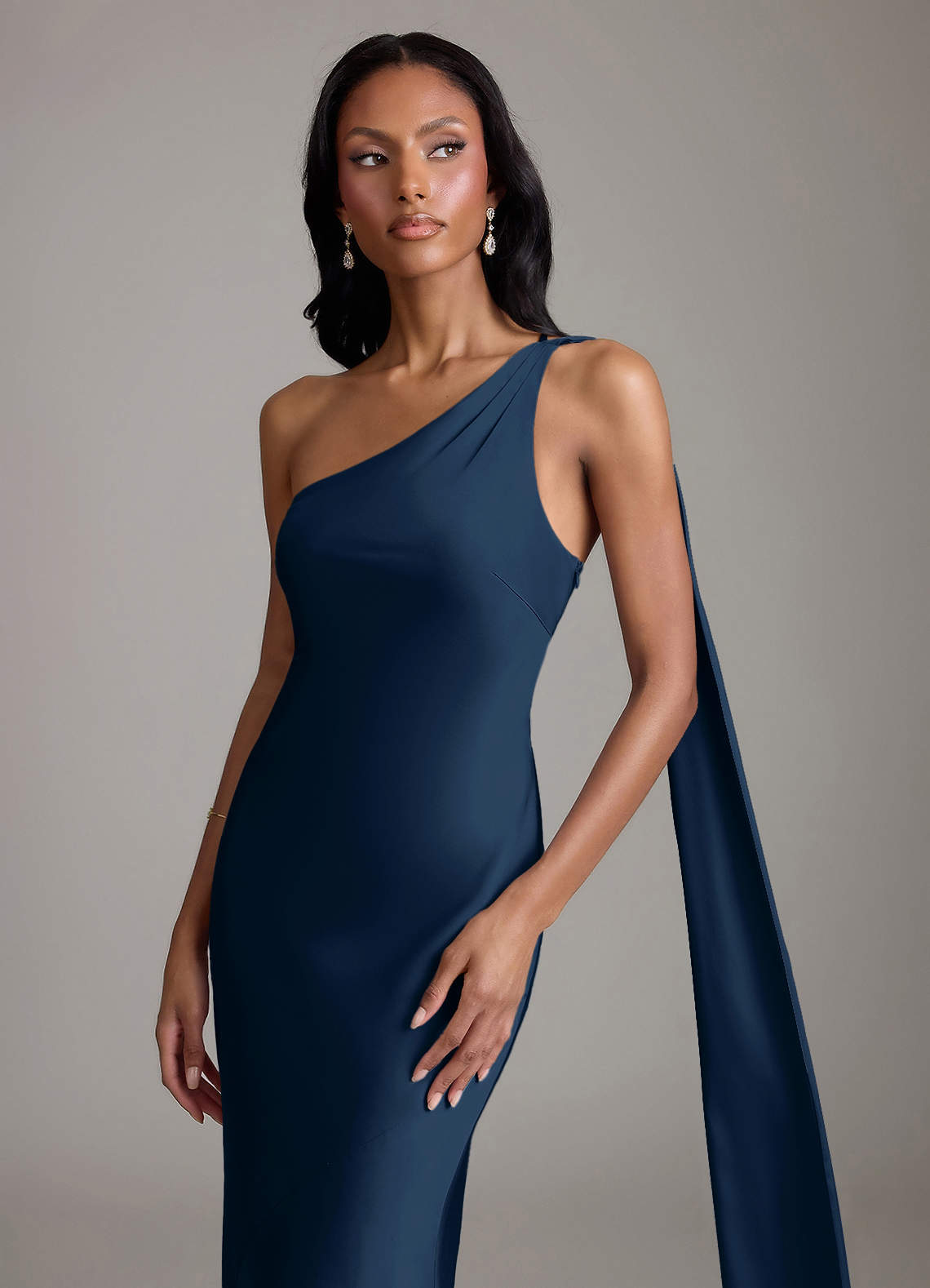 Azazie Juniper Vestidos de madrinha de casamento Vestido Azul Marinho de Cetim elástico de sereia com Um ombro image2