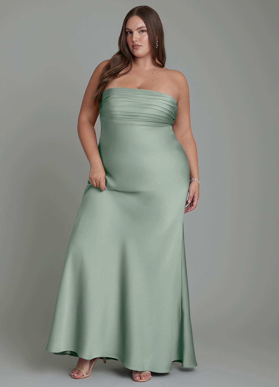 Azazie Saylor Vestidos de damas de honor Vestido Agave de Satén Elástico de Corte Sirena con Palabra de honor image1