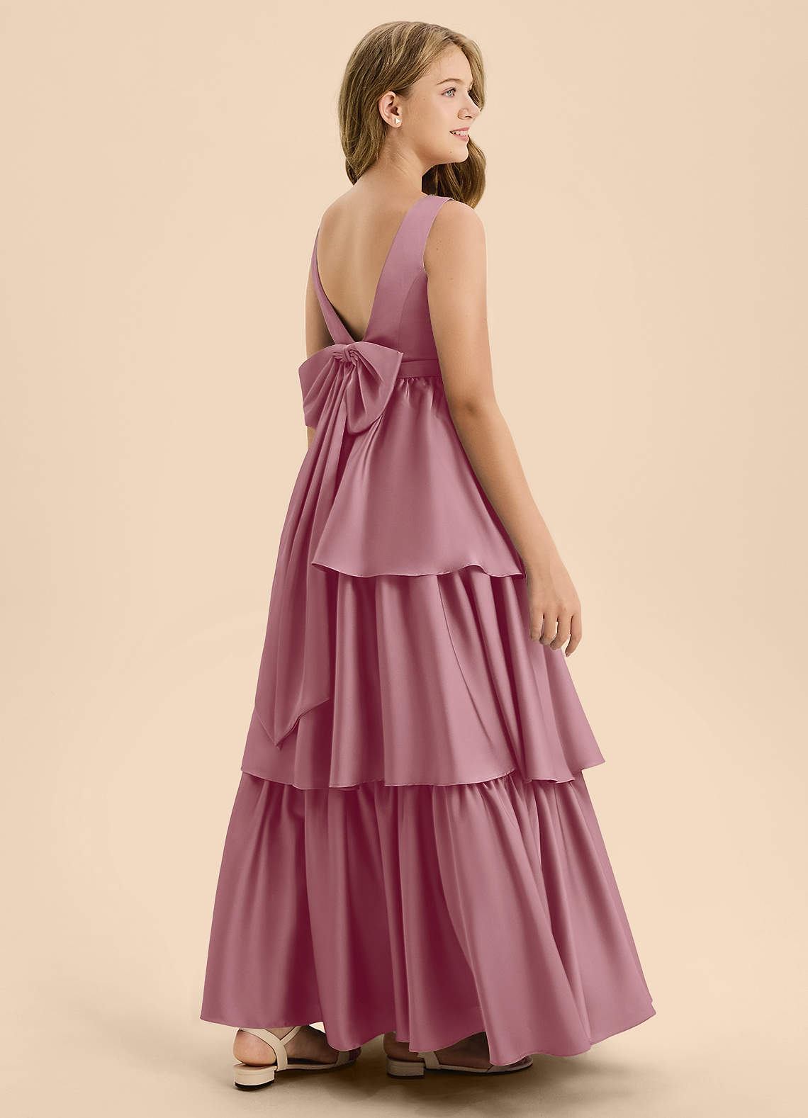 Azazie Meadowyn Junior Vestido de Malva Vintage de Satén Elástico de Corte en A con Lazo image5