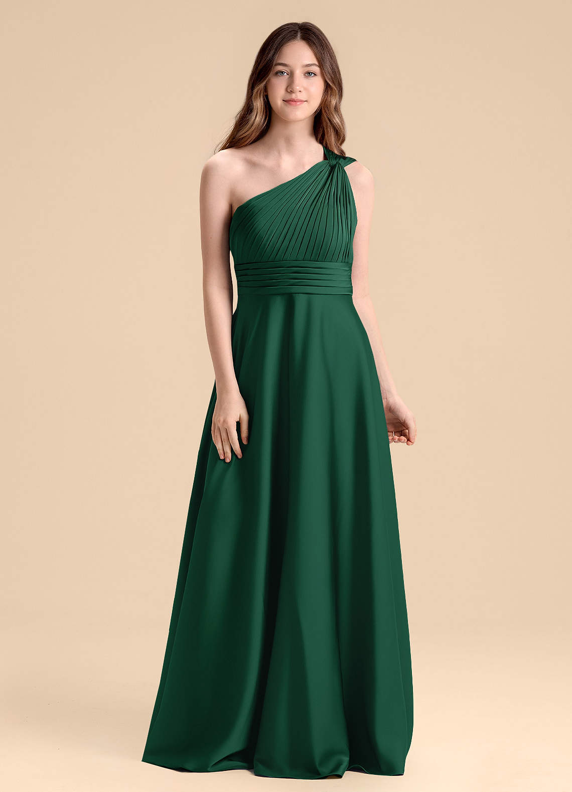 Azazie Charlize Junior Vestido de Verde Oscuro de Satén Elástico de Corte en A con Plisado image1