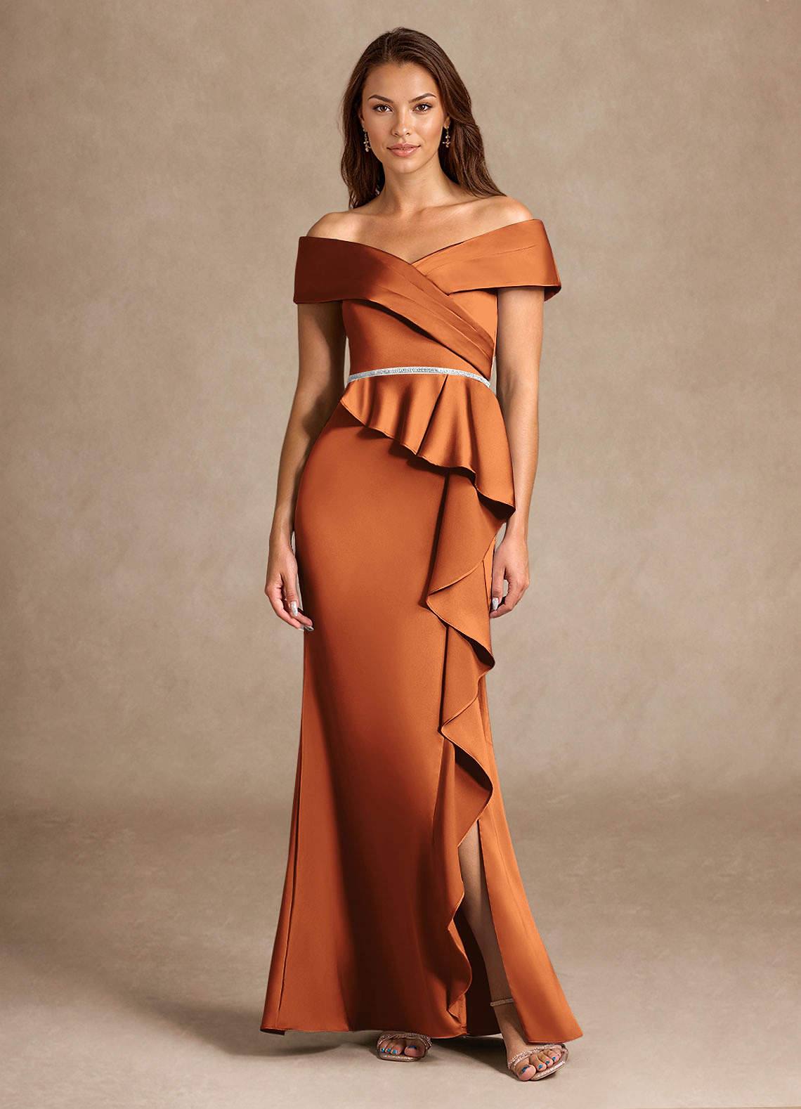 Azazie Dareia Mère de la mariée Robes Robe Sirène en Satin extensible Épaule décolletée Cannelle image1