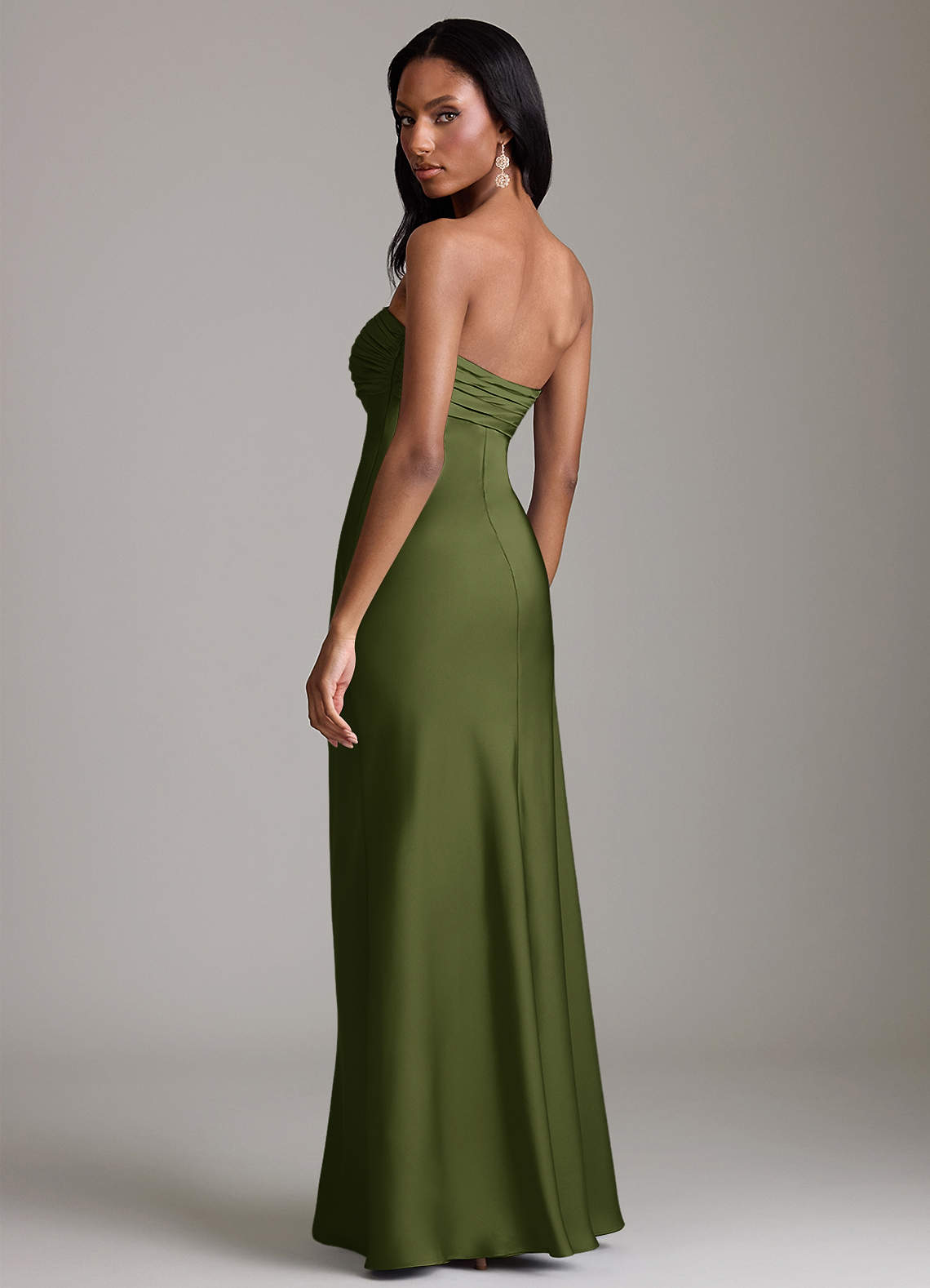 Azazie Saylor Vestidos de damas de honor Vestido de Oliva de Satén Elástico de Corte Sirena con Sin tirantes image4