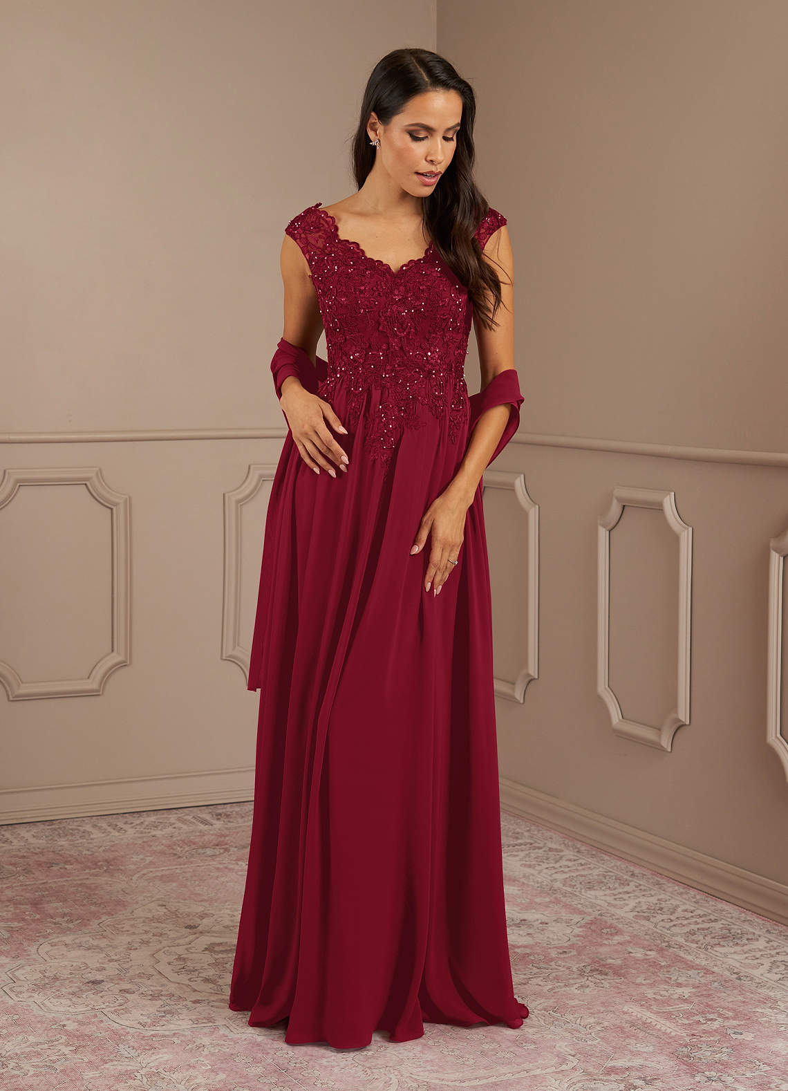 Azazie Amethyst vestidos de madre de la novia Vestido de Borgoña de Gasa de Corte En A con Lentejuelas Cuello V image1