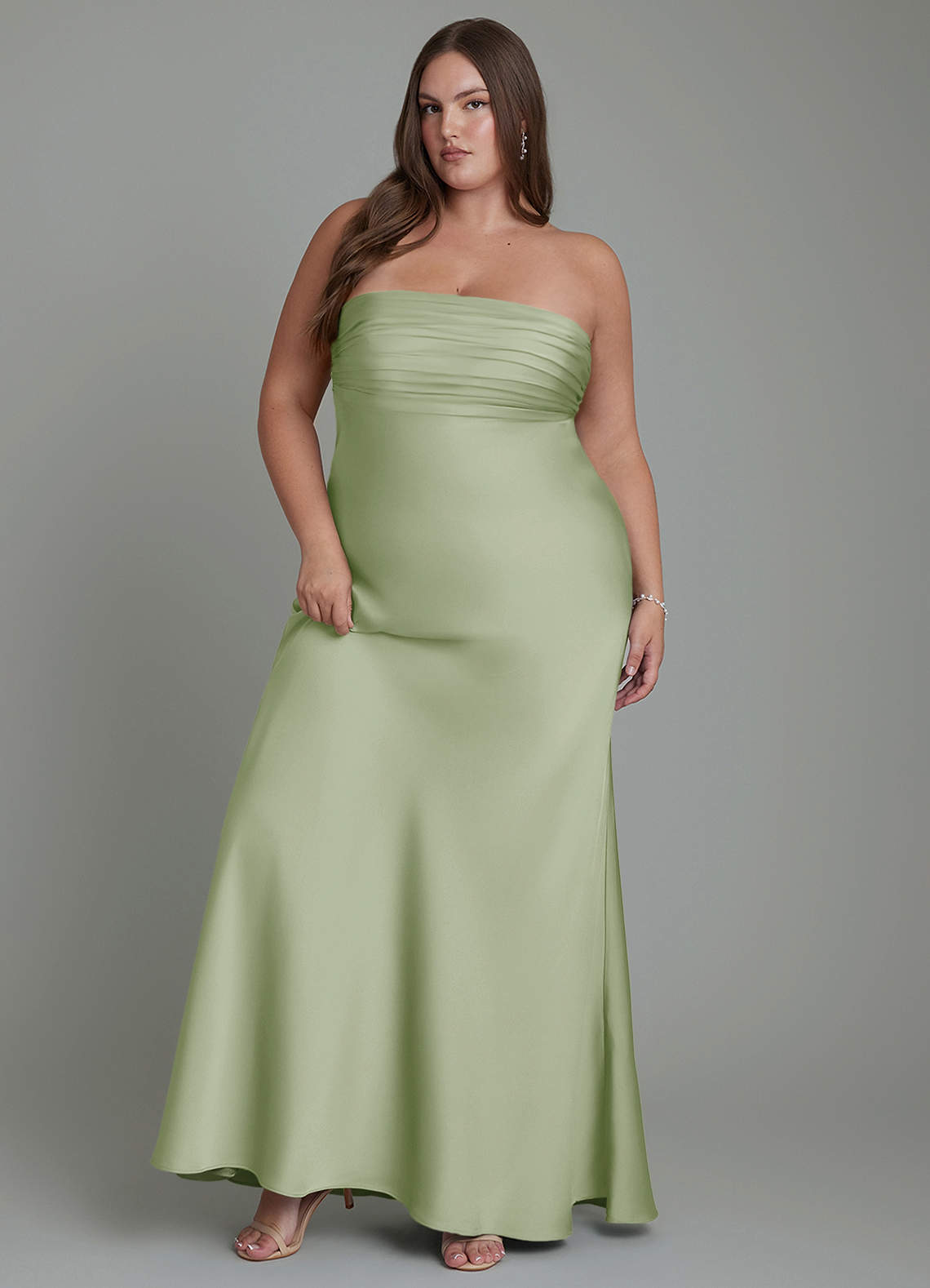Azazie Saylor Vestidos de damas de honor Vestido Salvia Polvorienta de Satén Elástico de Corte Sirena con Palabra de honor image1