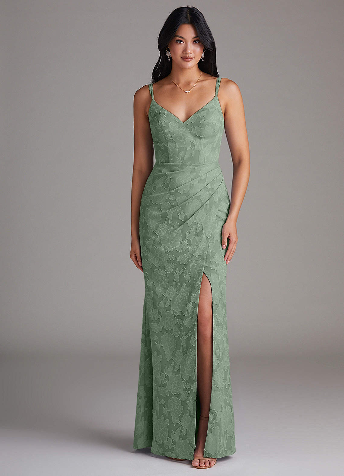Azazie Leo Vestidos de damas de honor Vestido de Matcha de Devorado Floral de Corte Recto con Plisado image1