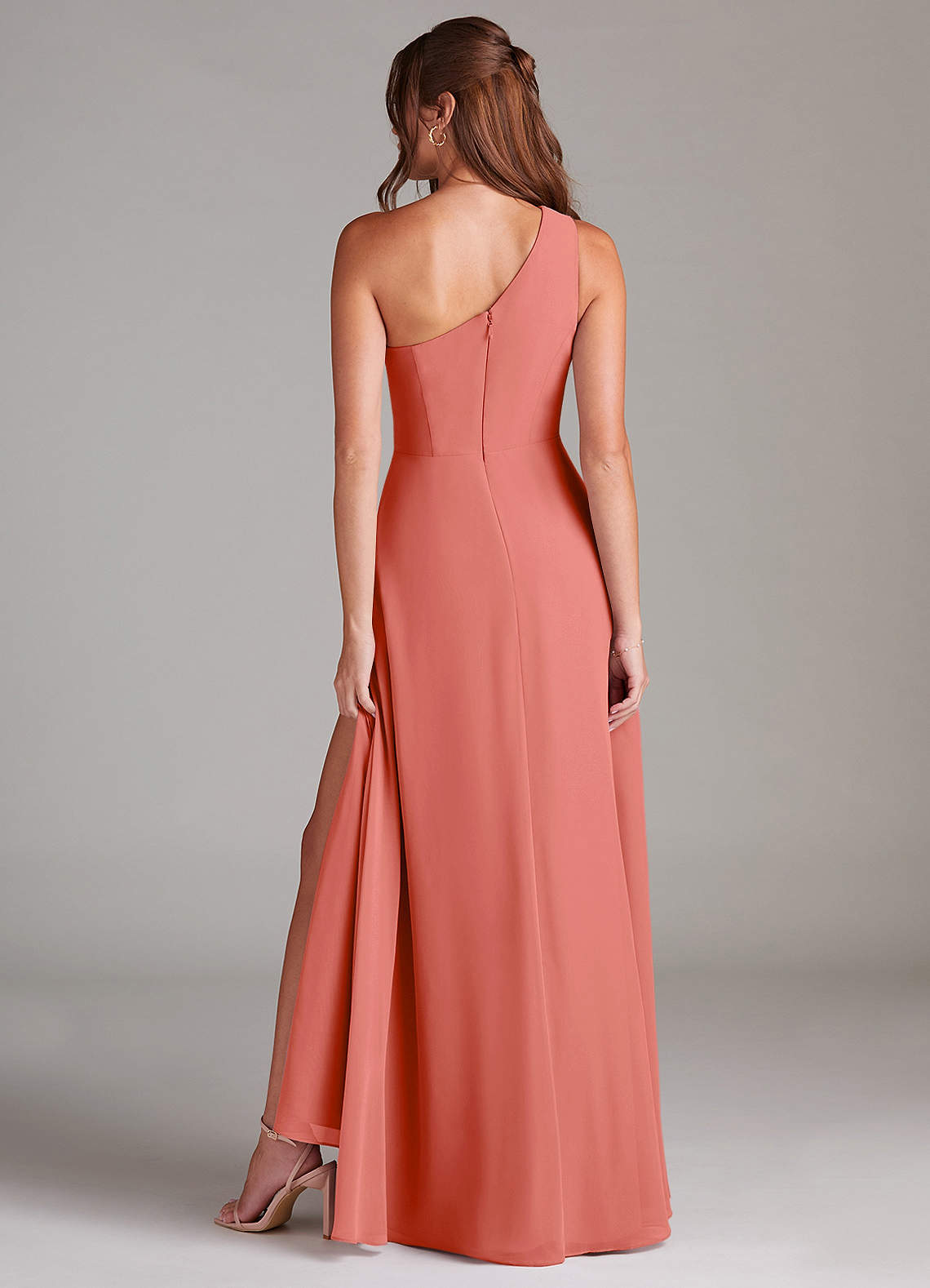 Azazie Brooke Vestidos de damas de honor Vestido de Rosa Salmón de Gasa de Corte en A con Hombro unilateral image5