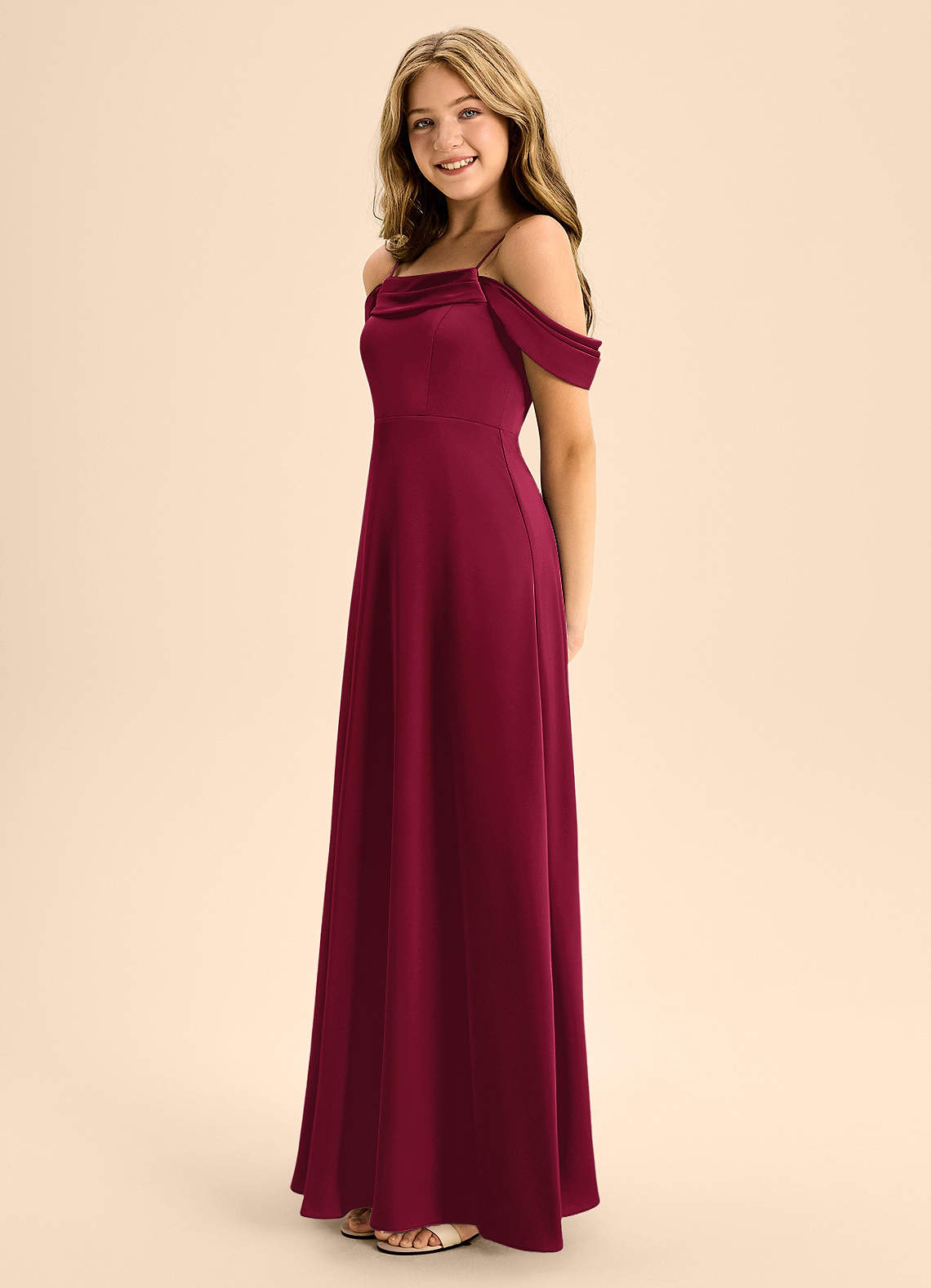 Azazie Anselie Junior Vestido Borgonha de Cetim elástico de Linha A com Fora do ombro image5