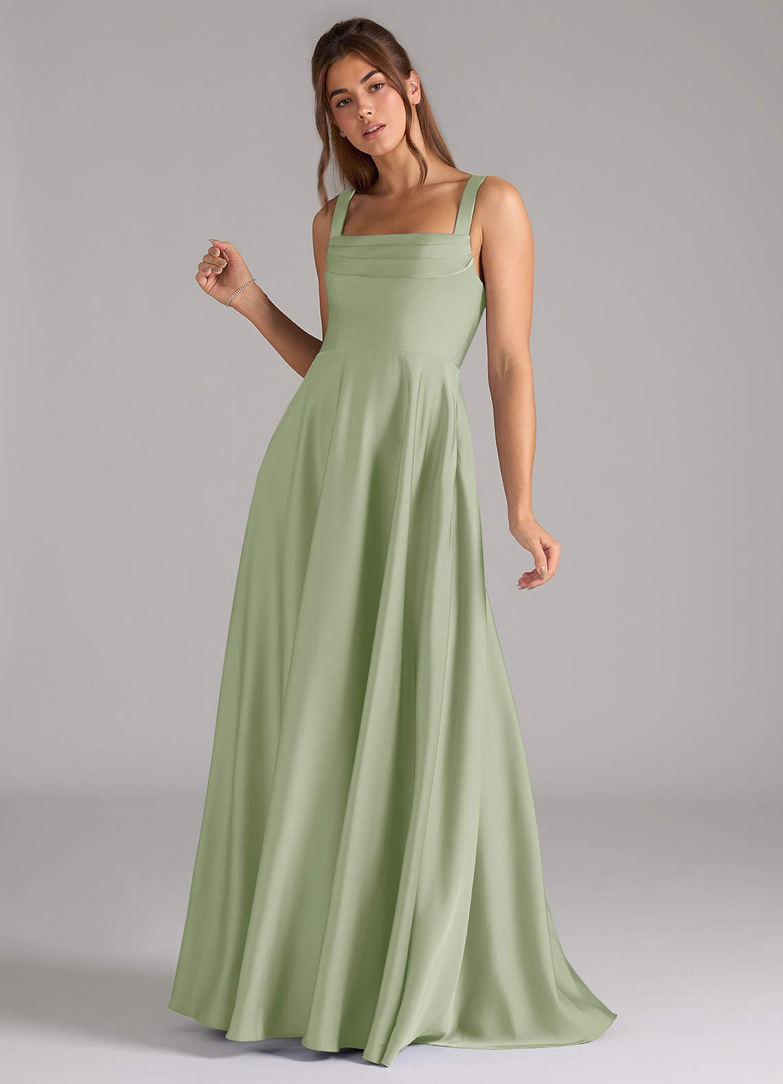 Azazie Shaude Robes de demoiselle d'honneur Robe Trapèze en Satin extensible Plissée Vert Sauge image4