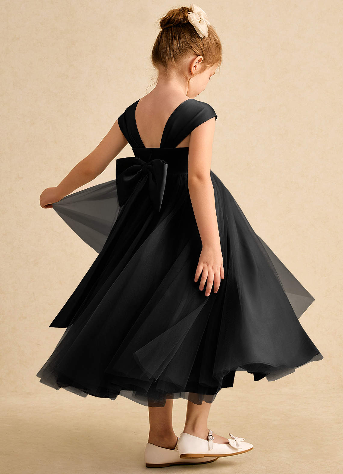 Azazie Chickadee Blumenmädchenkleider Ballkleid Herzausschnitt Matte Satin Kleid Schwarz image1