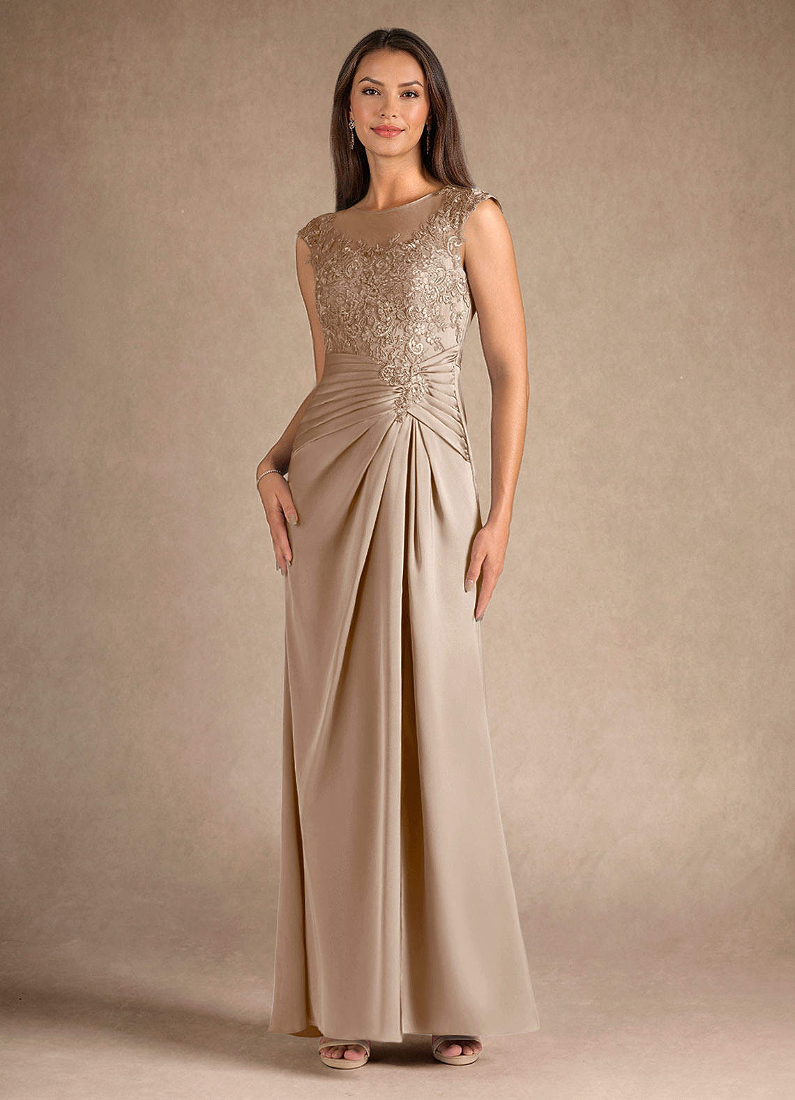 Azazie Santa Barbara vestidos de madre de la novia Vestido de Gris Pardo de Satén Elástico de Recto con Plisado image3