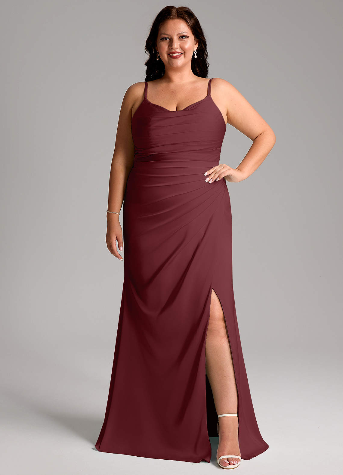 Azazie Deandra Vestidos de damas de honor Vestido de Cabernet de Satén Elástico de Corte Sirena con Plisado image1