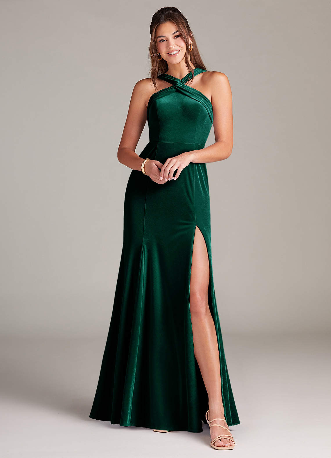 Azazie Rue Robes de demoiselle d'honneur Robe Trapèze en velours Plissée émeraude image1