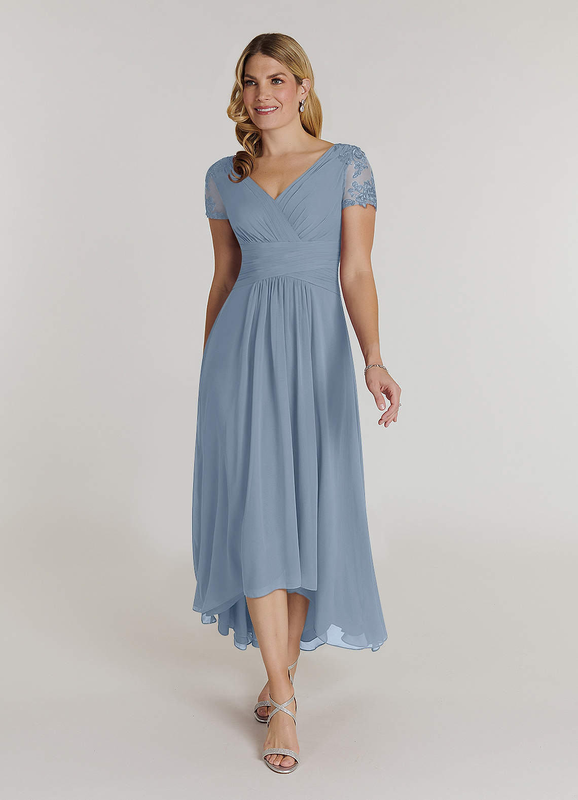Azazie Thais Mère de la mariée Robes Robe Trapèze en Mousseline de soie Dentelle Bleu Poussiéreux image1